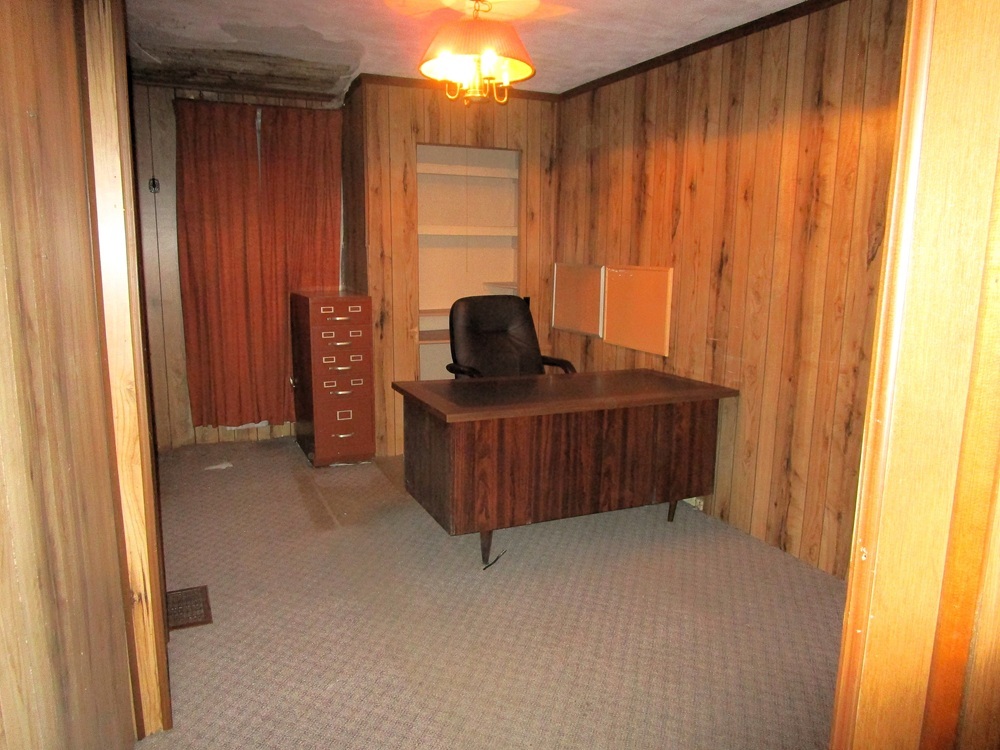 111 S Elm Street Property Photo 7