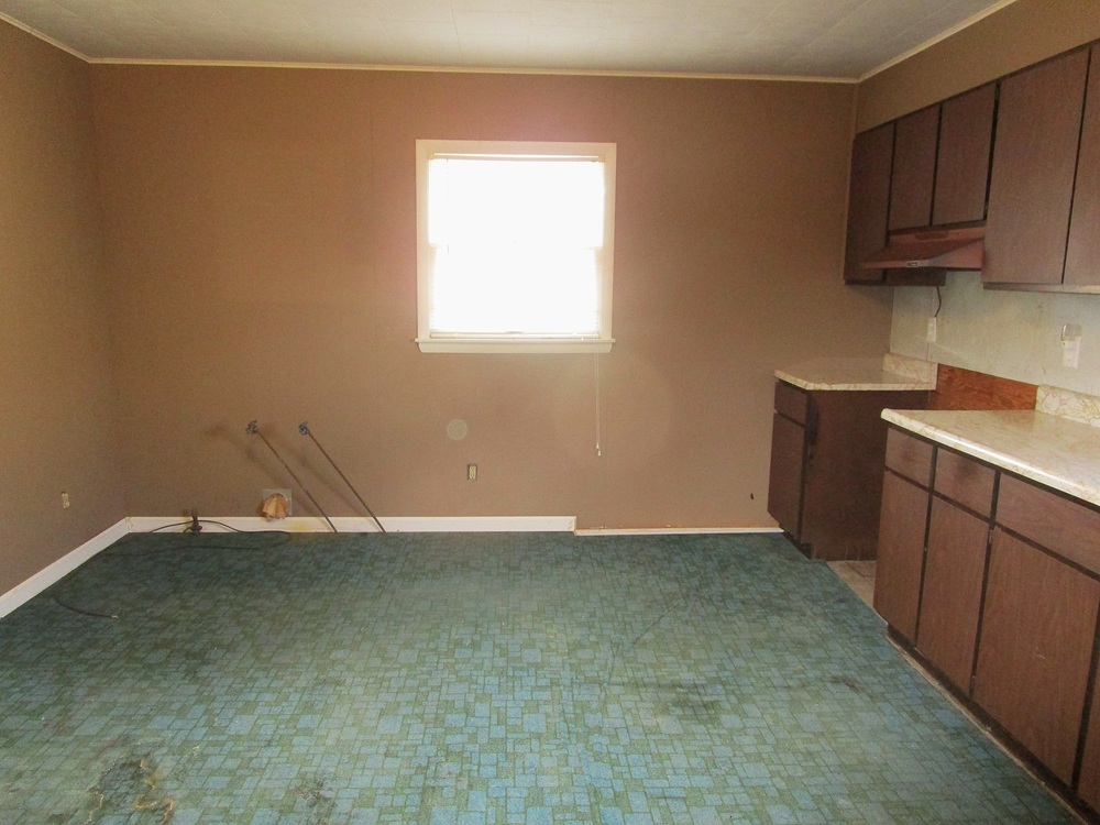111 S Elm Street Property Photo 9