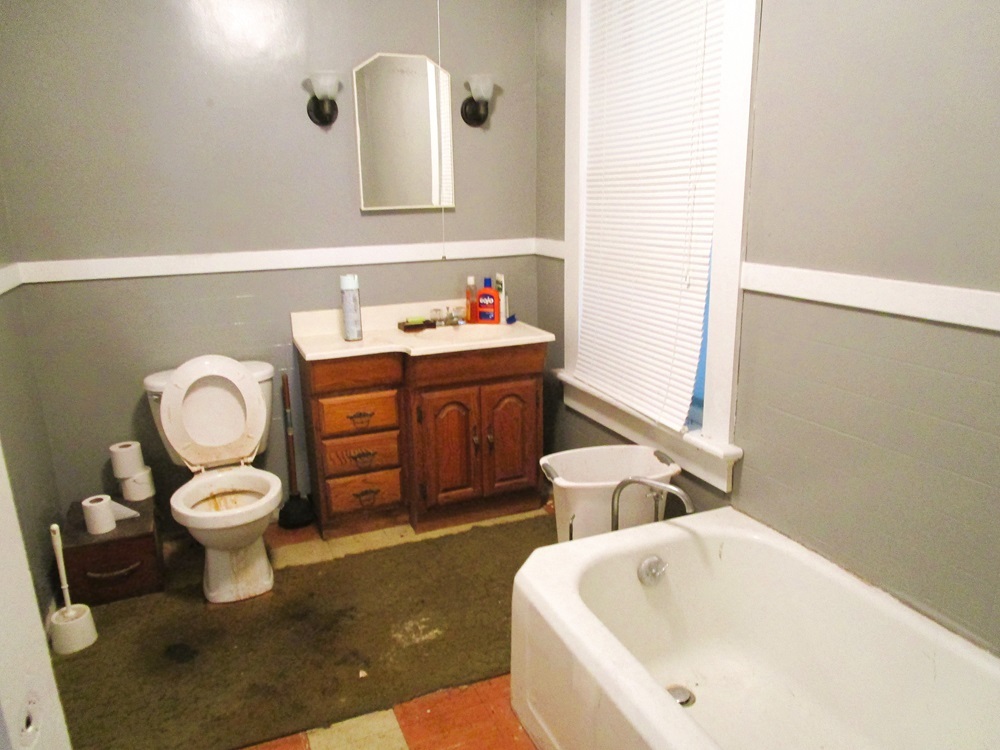 111 S Elm Street Property Photo 10