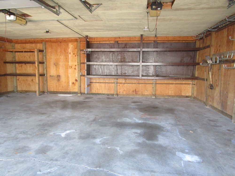 111 S Elm Street Property Photo 14