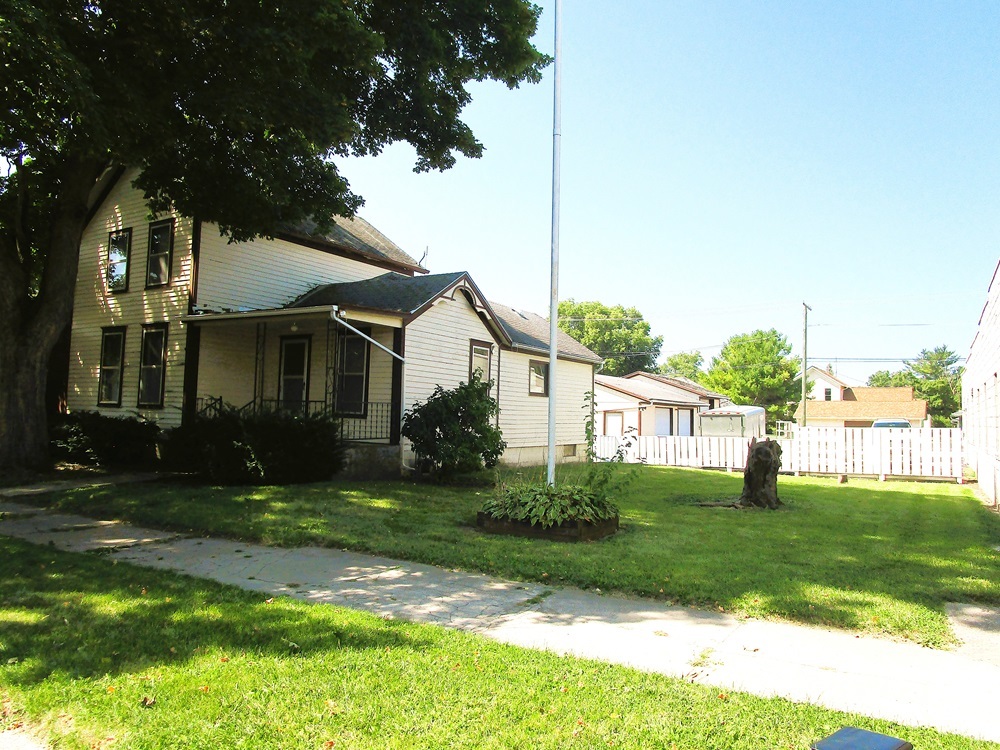 111 S Elm Street Property Photo 18
