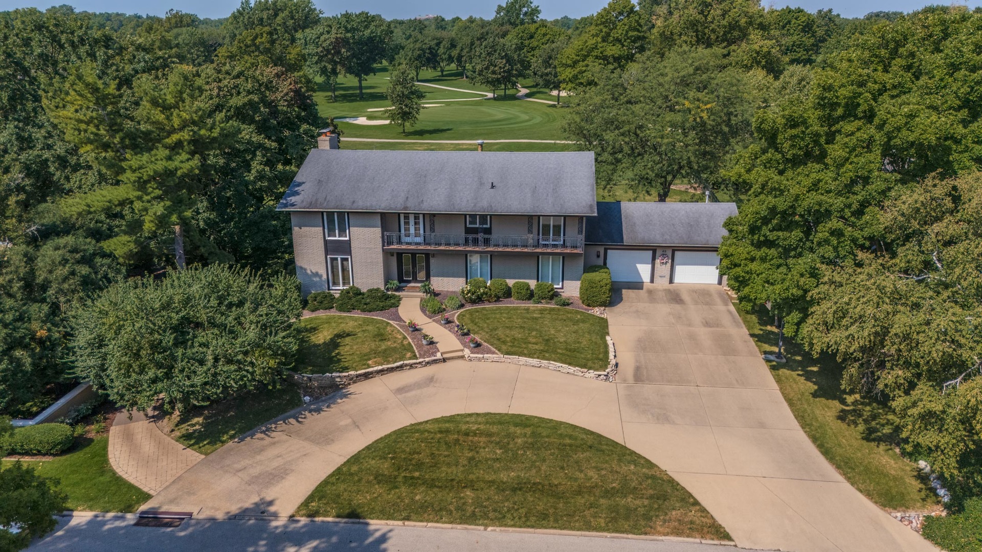 40 Country Club Place Property Photo 2