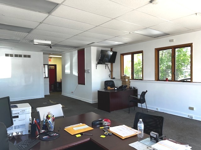 880 E Chicago Street Property Photo 5