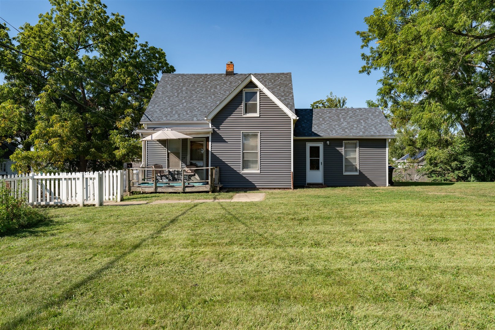 106 S Morris Avenue Property Photo 1
