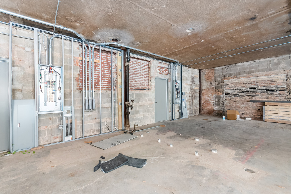 3921 W Touhy Avenue Property Photo 6