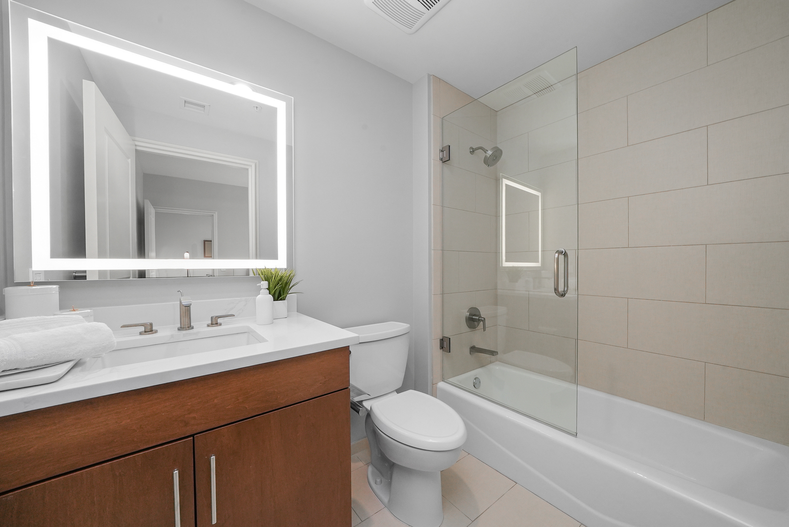 850 N Lake Shore Drive 412 Property Photo 6