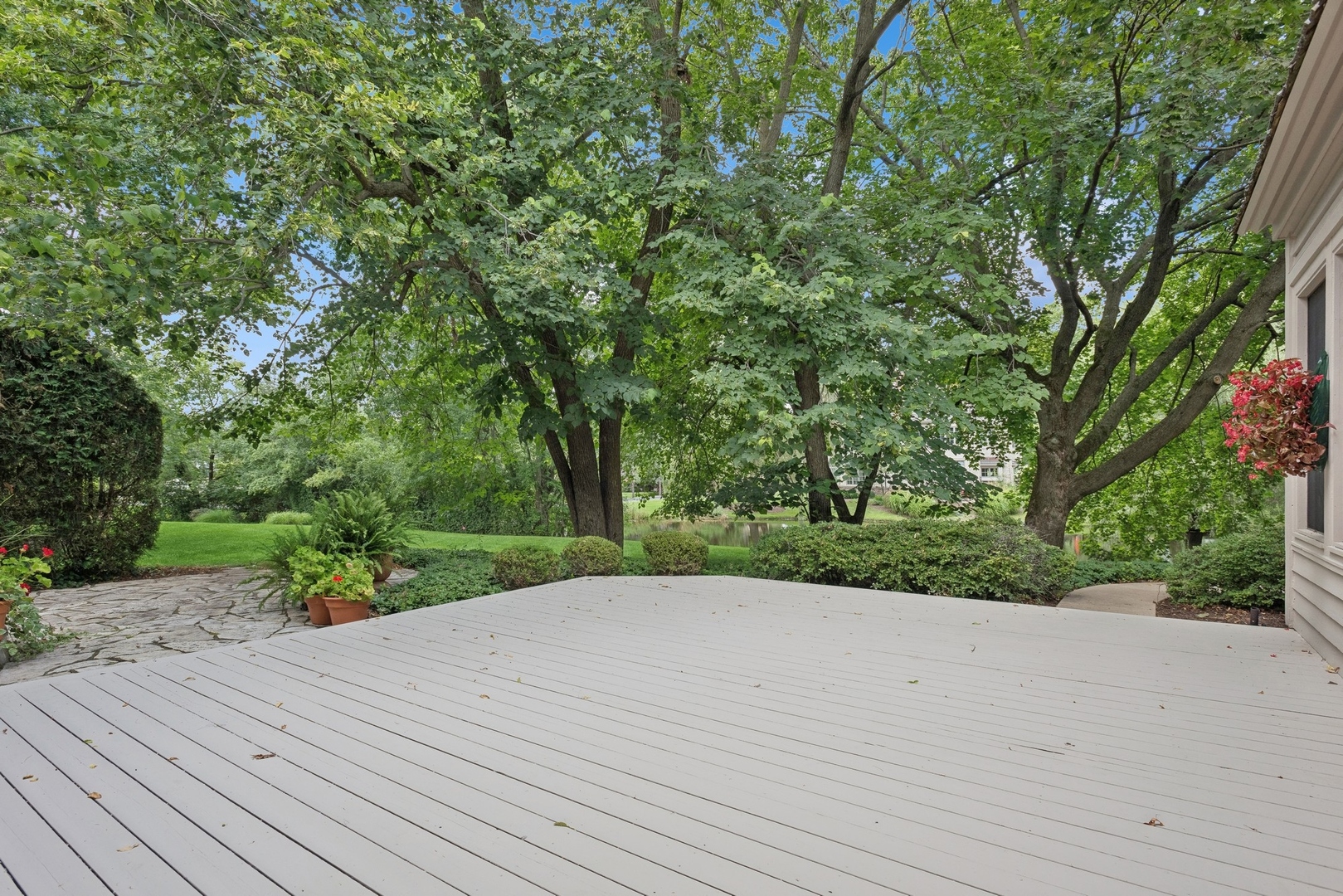 24 S Wynstone Dr Property Photo 12