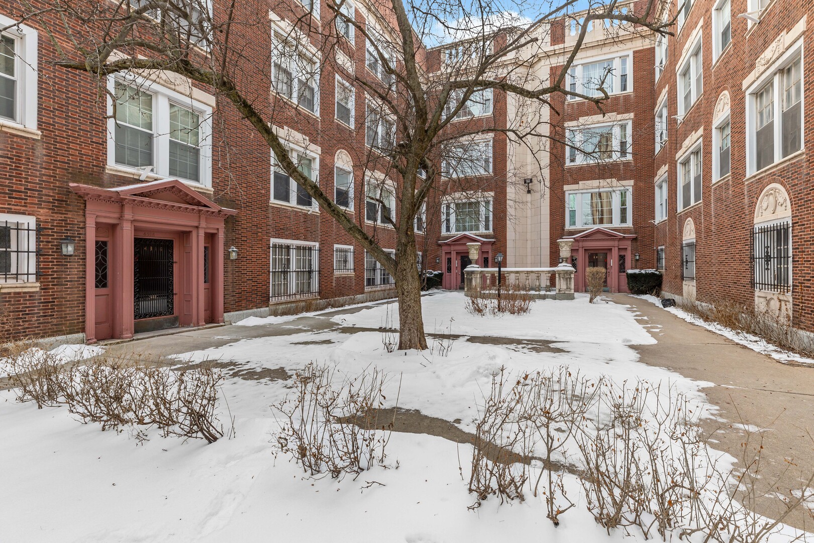 4916 S Drexel Boulevard 3w Property Photo 2
