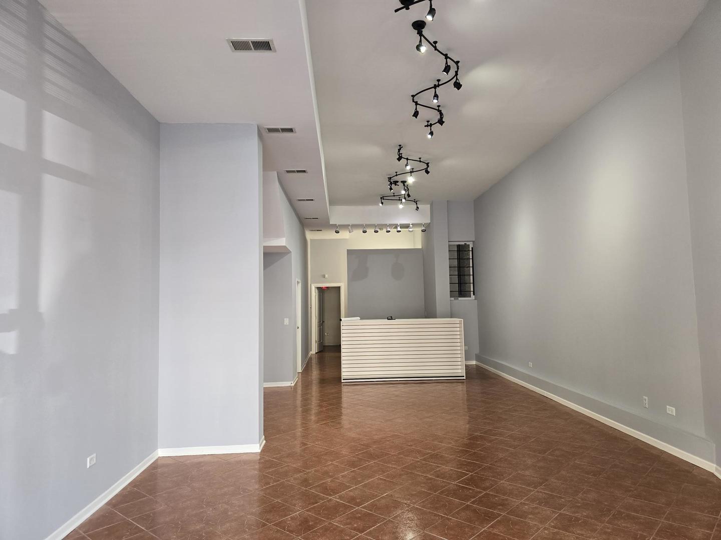 1449 W Fullerton Avenue Property Photo 3