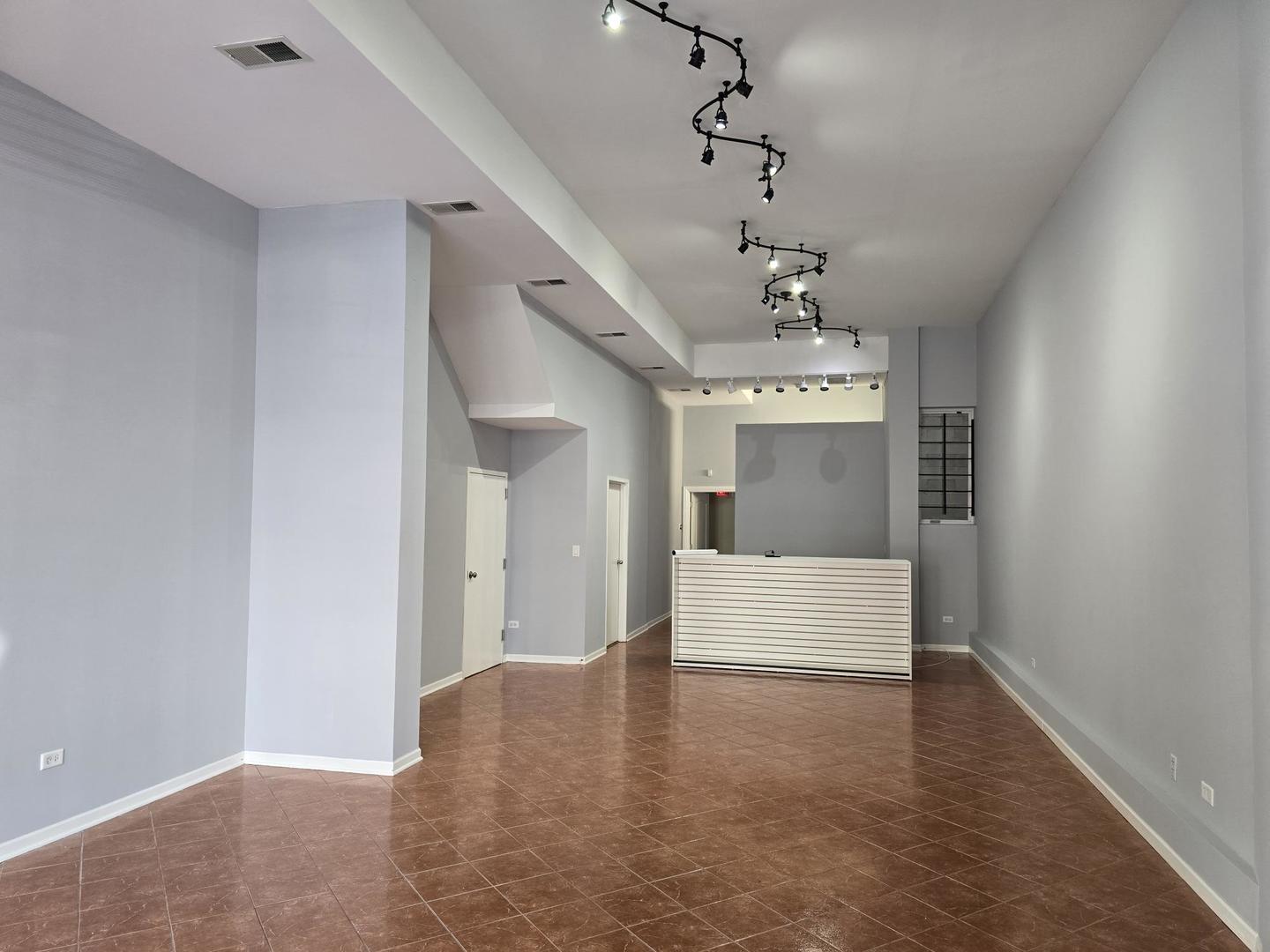 1449 W Fullerton Avenue Property Photo 6