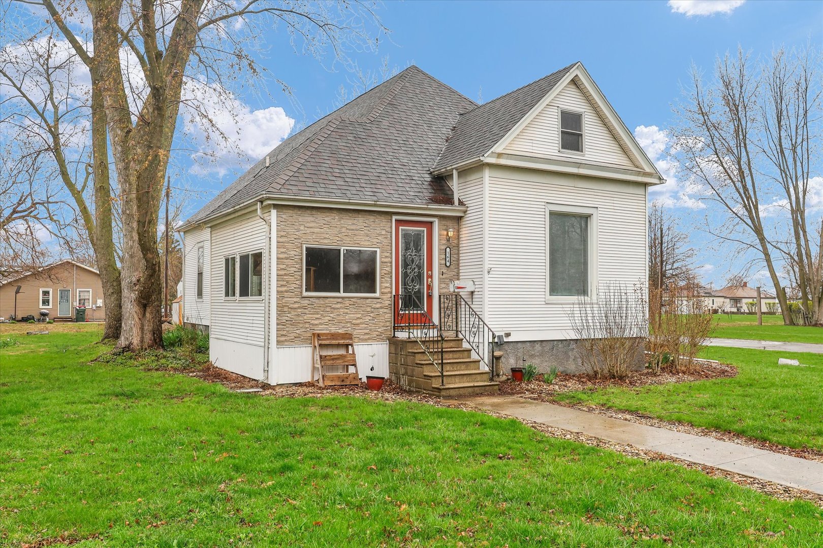 164 N Elm Street Property Photo