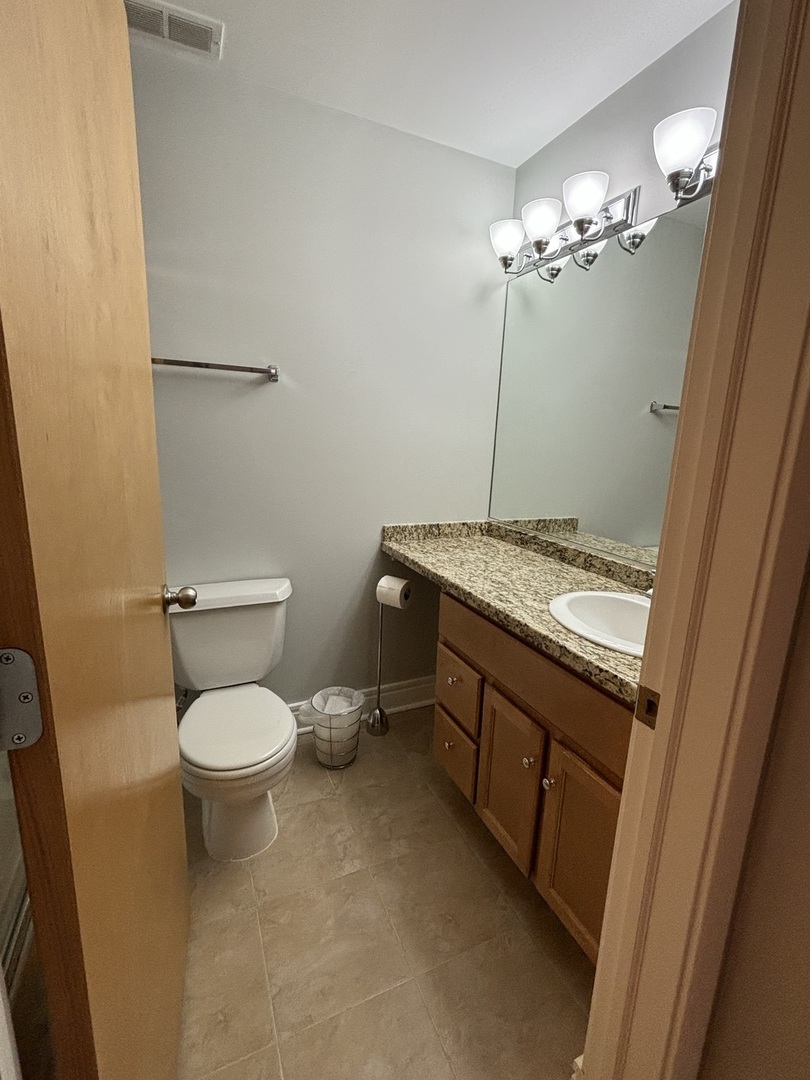 212 W Washington Street 913 Property Photo 9