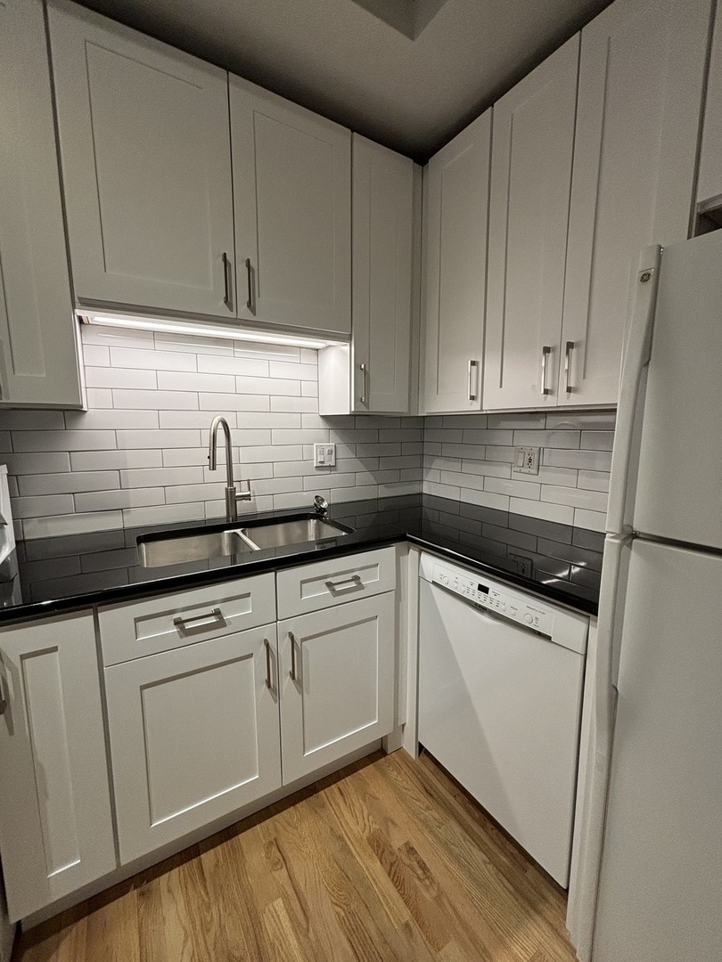 212 W Washington Street 913 Property Photo 14