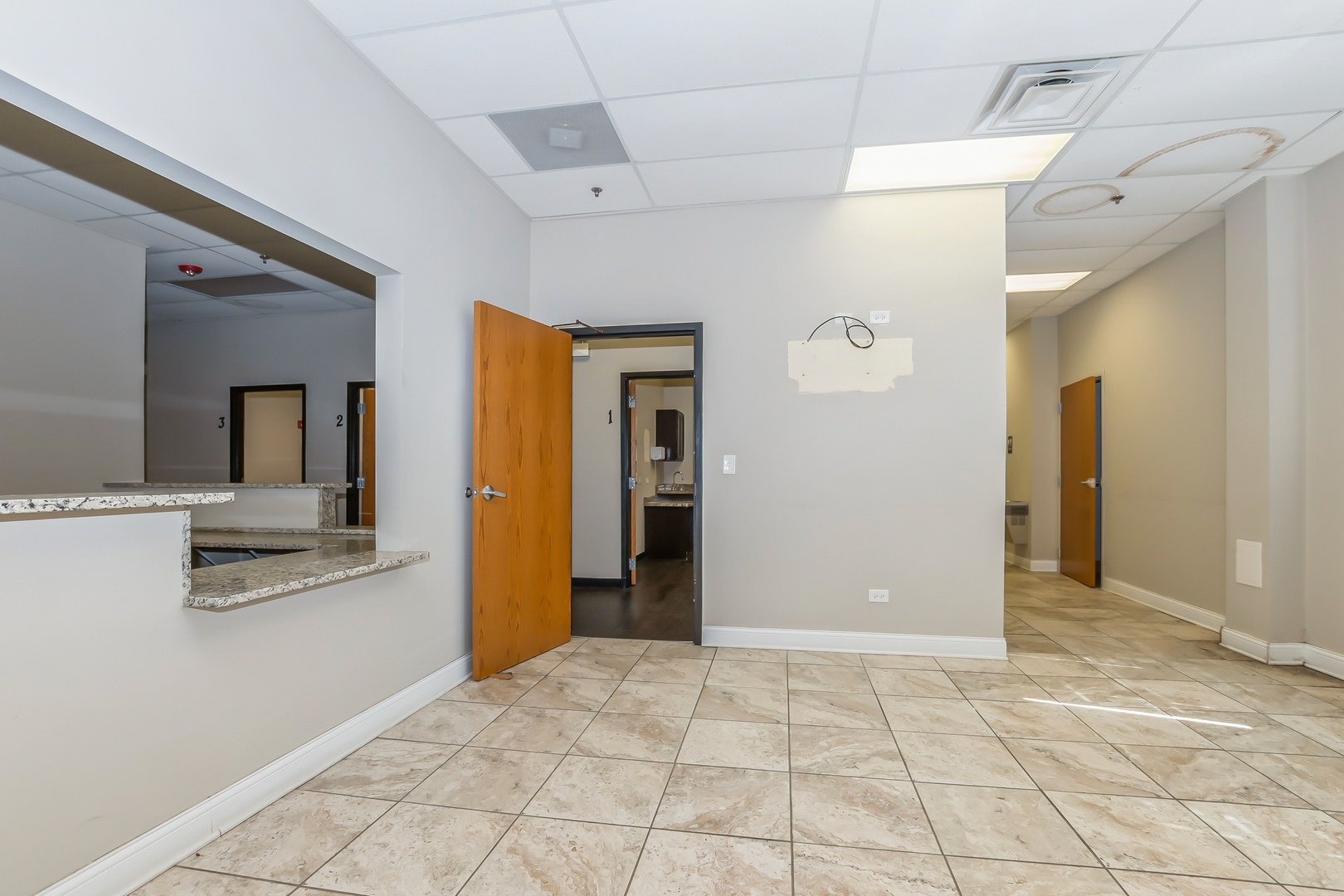 4815 W 95th Street Property Photo 4