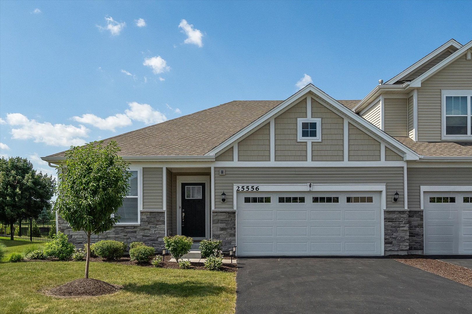 25556 W Springview Drive Property Photo 1