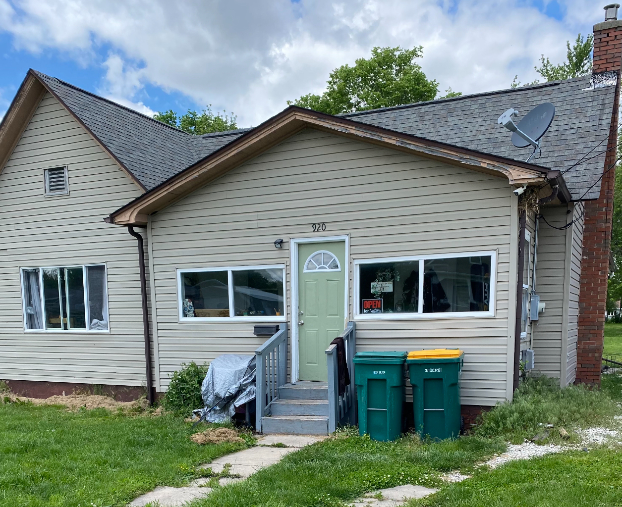 920 Hall Street Property Photo 1