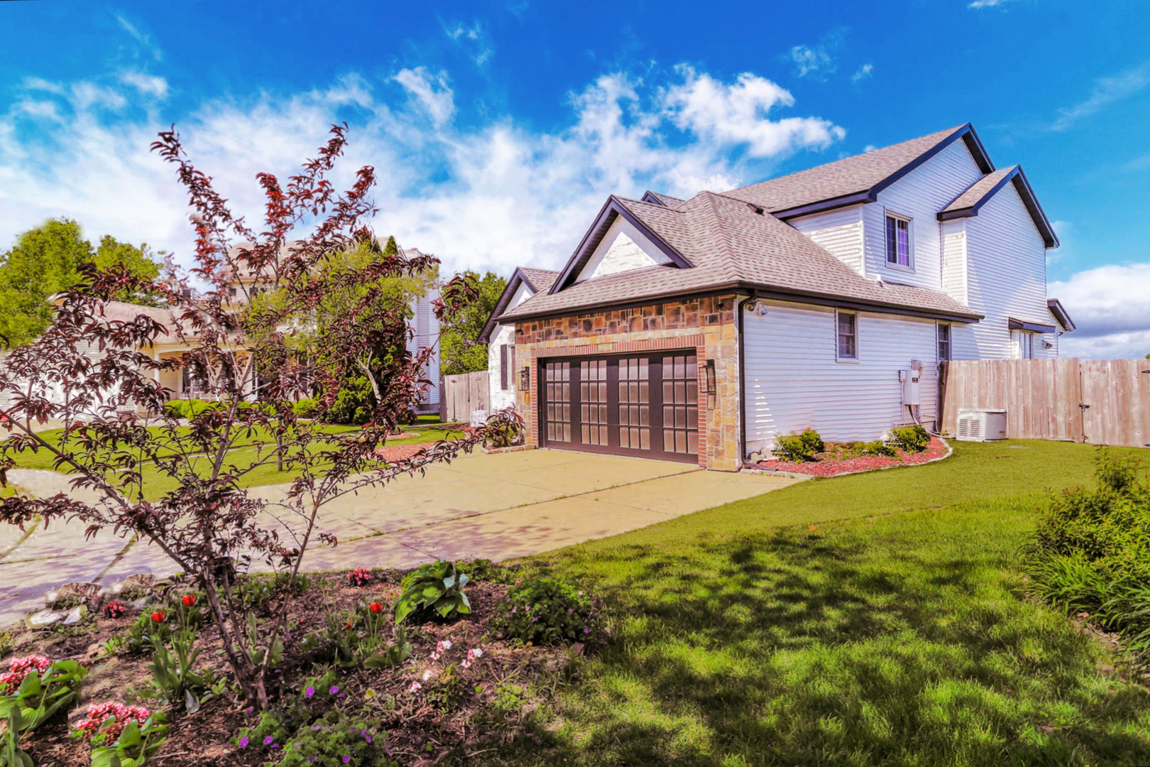 2501 Woodridge Place Property Photo 4