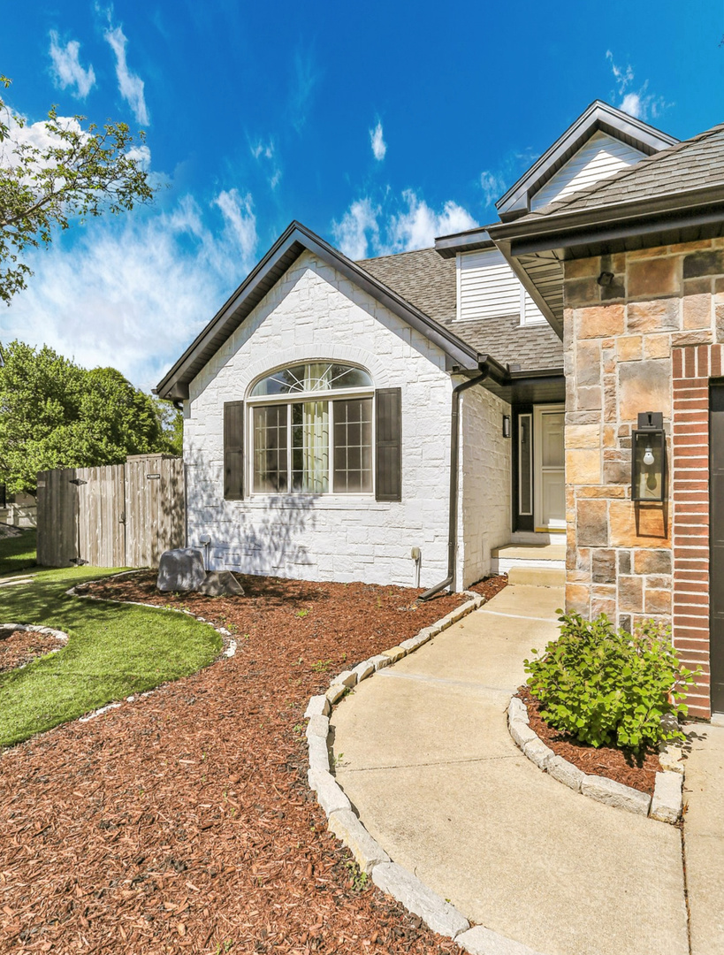 2501 Woodridge Place Property Photo 13