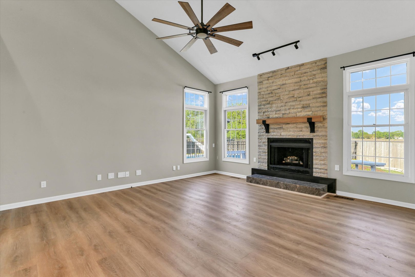 2501 Woodridge Place Property Photo 28