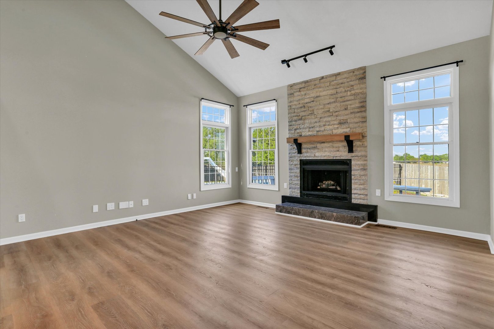 2501 Woodridge Place Property Photo 34