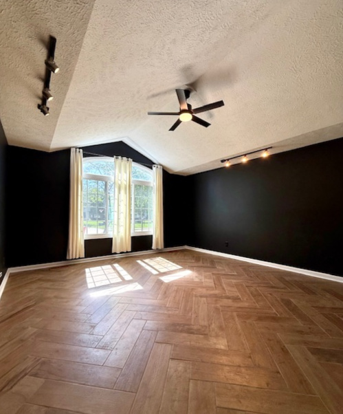2501 Woodridge Place Property Photo 74