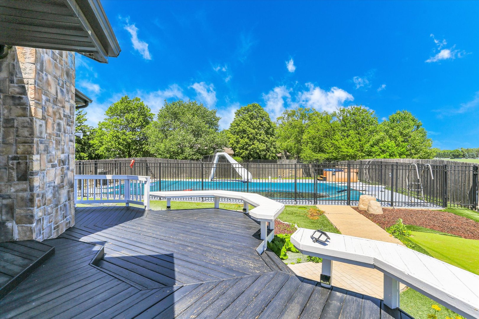 2501 Woodridge Place Property Photo 131