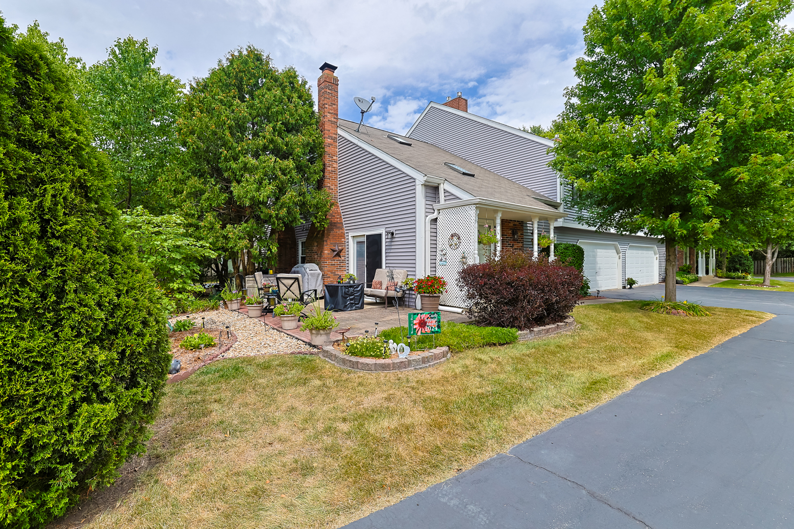 2s781 Grove Lane Property Photo 1