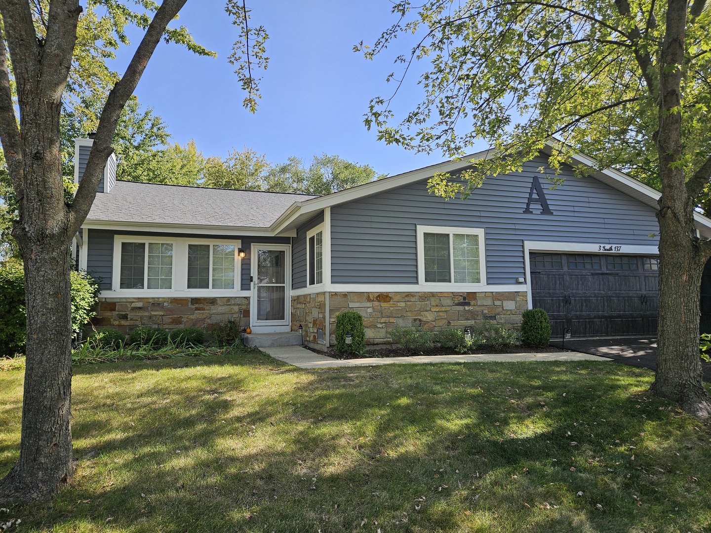 3s137 Lakeview Drive Property Photo 1