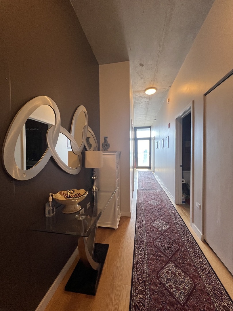 235 W Van Buren St Property Photo 5