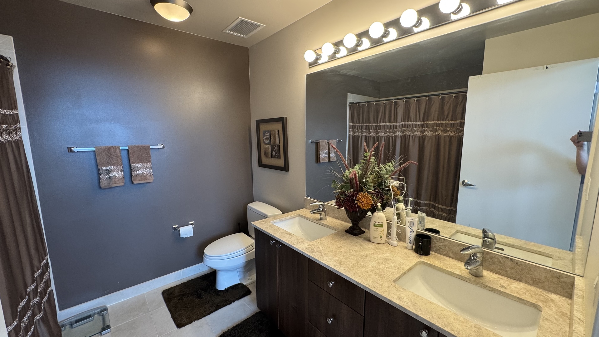 235 W Van Buren St Property Photo 14