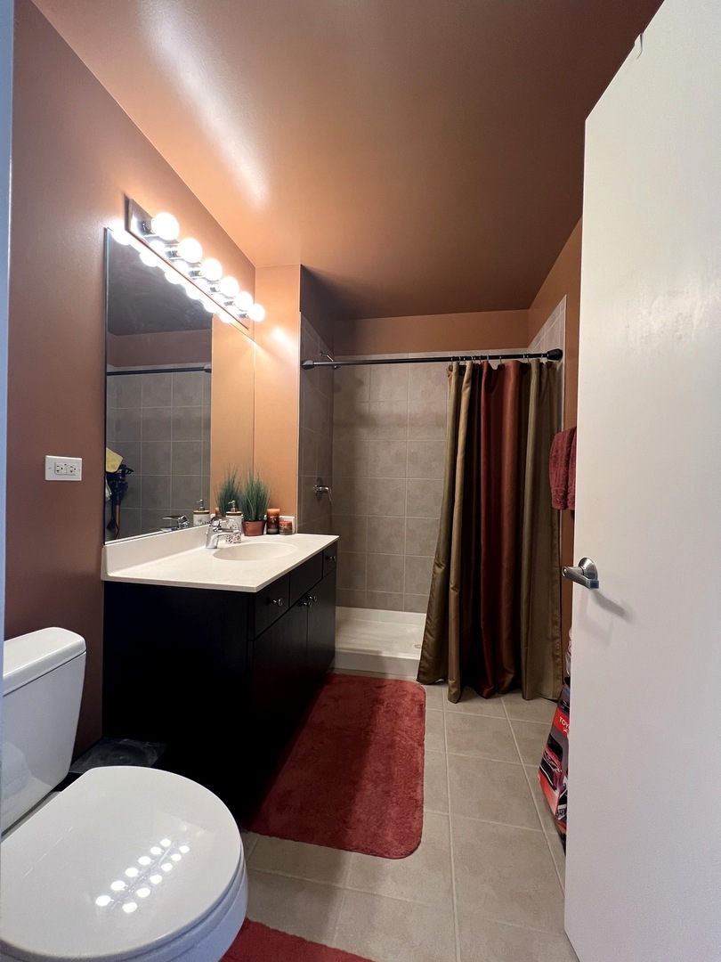 235 W Van Buren St Property Photo 17