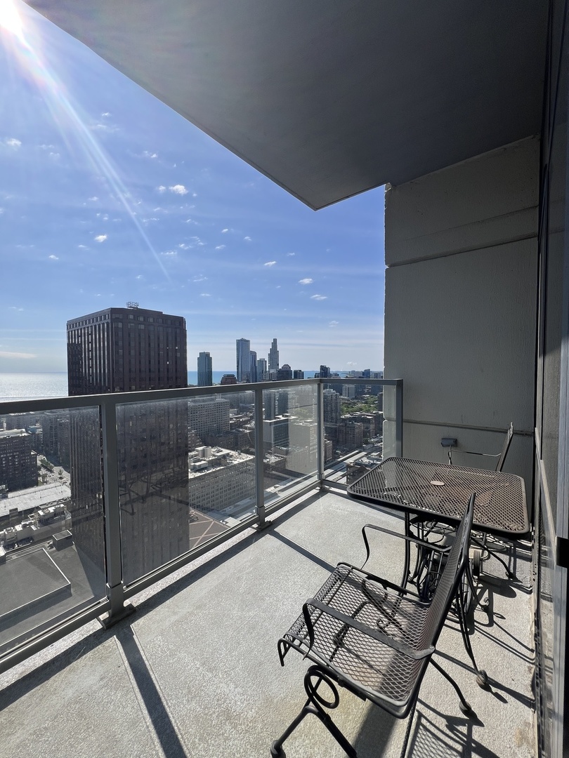 235 W Van Buren St Property Photo 19