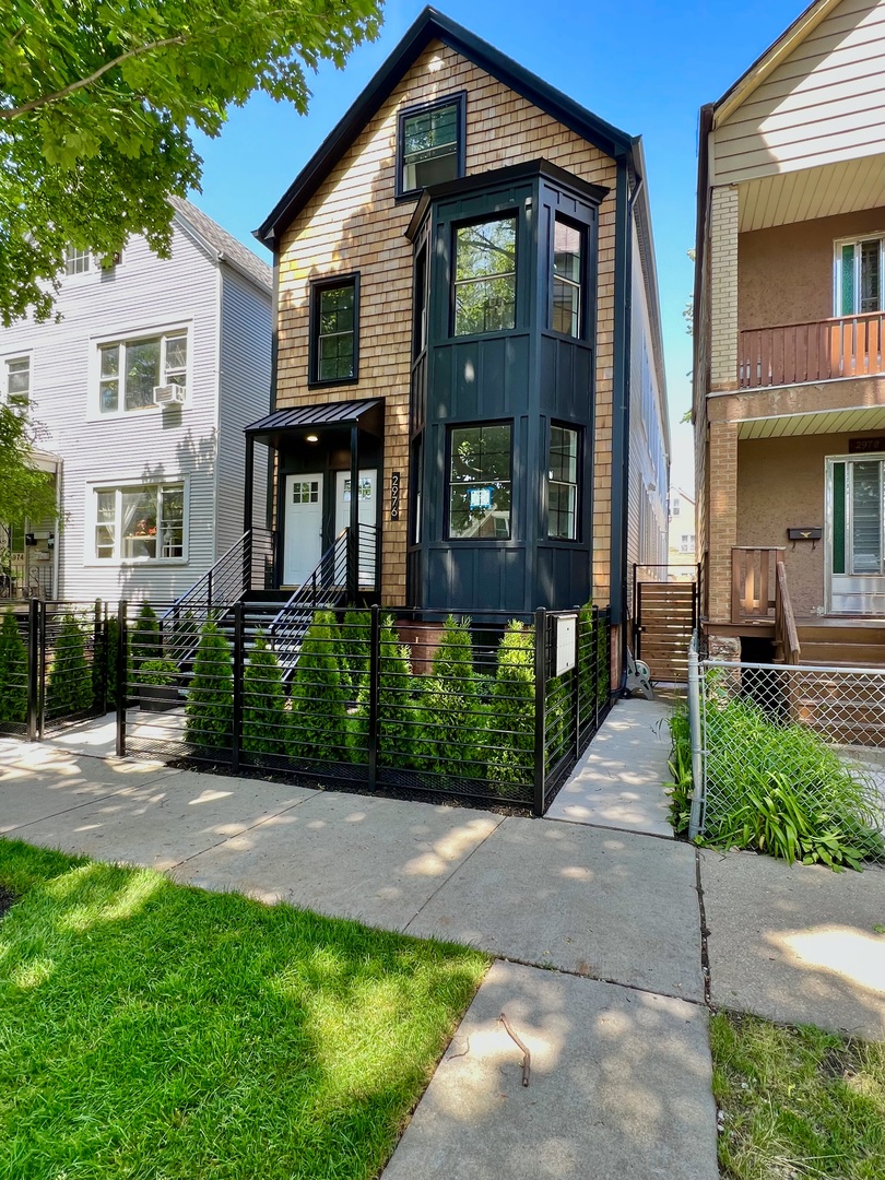 2976 N Ridgeway Avenue Property Photo 1