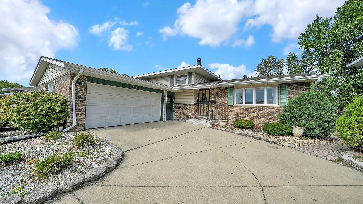 2942 193rd Street Property Photo 1