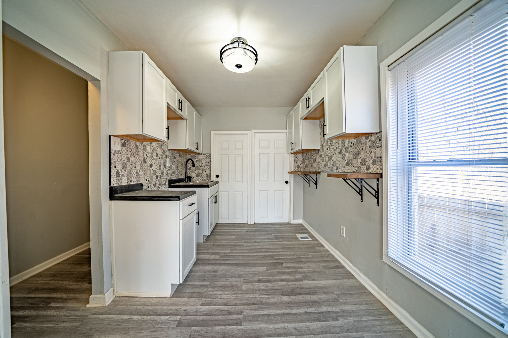 8616 S Emerald Avenue Property Photo 3