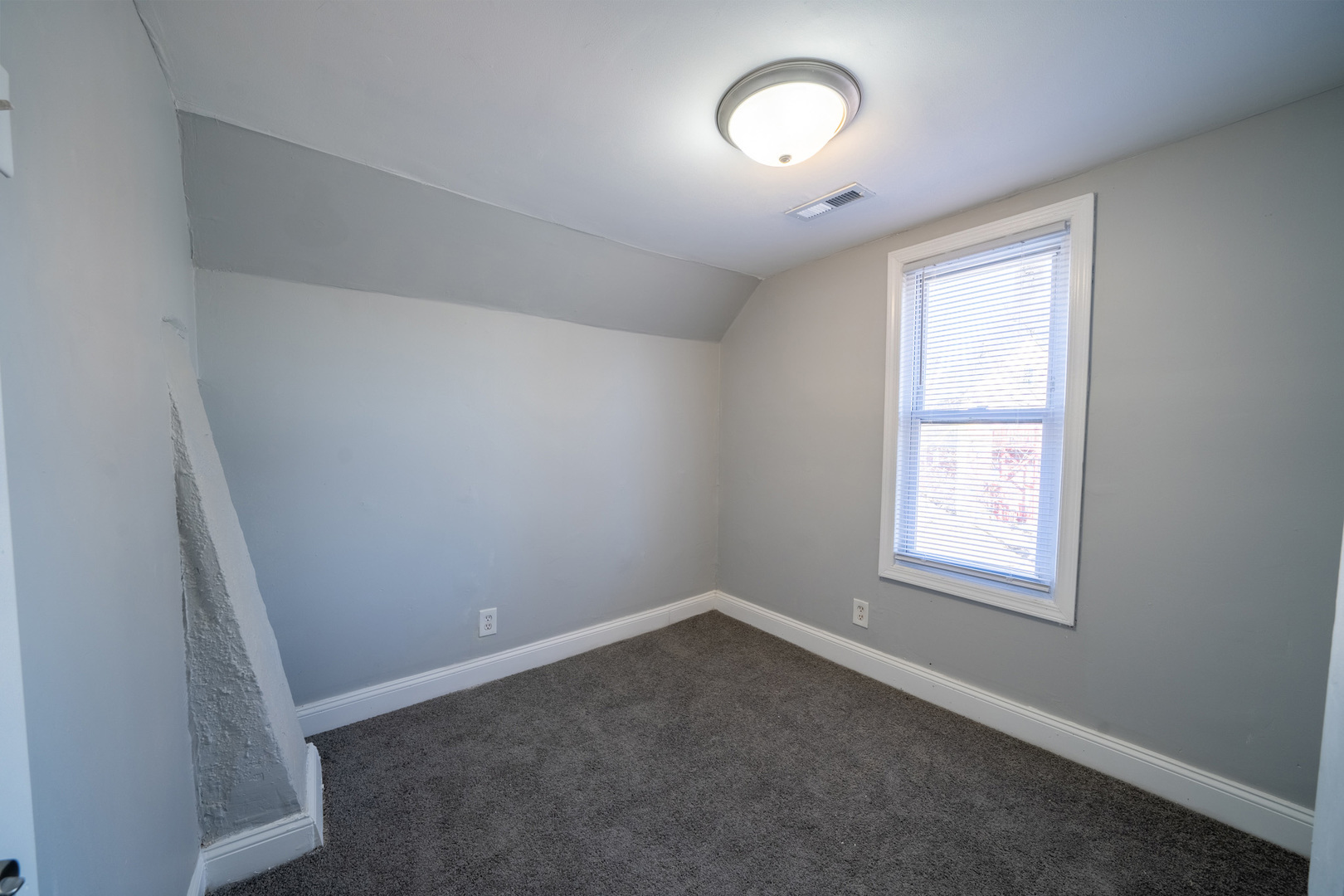 8616 S Emerald Avenue Property Photo 6