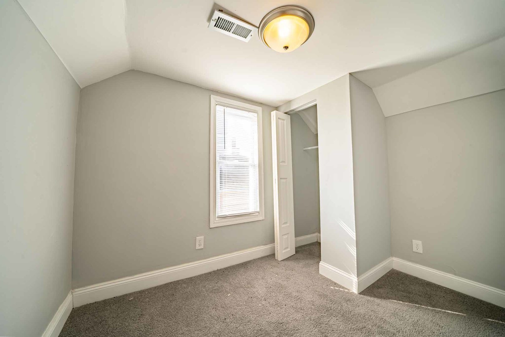 8616 S Emerald Avenue Property Photo 7
