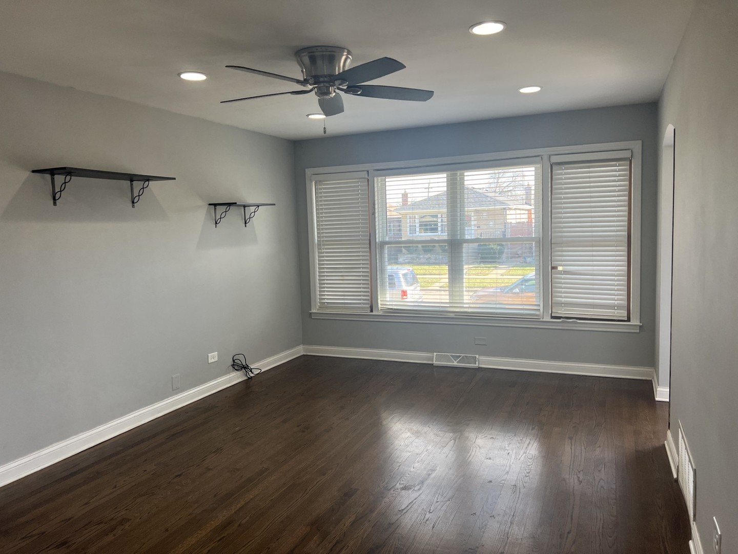 4744 S Lawler Avenue Property Photo 2