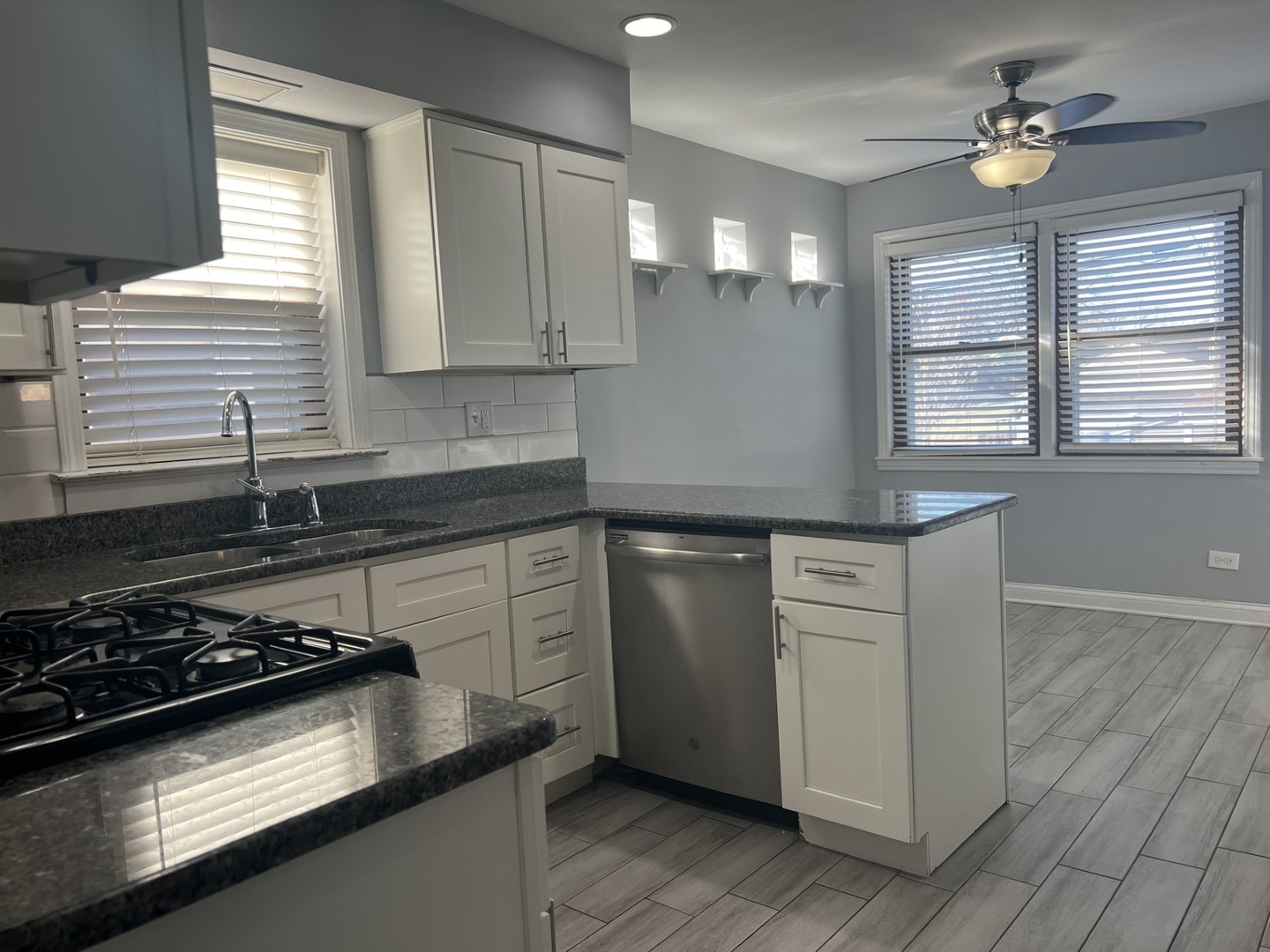 4744 S Lawler Avenue Property Photo 4