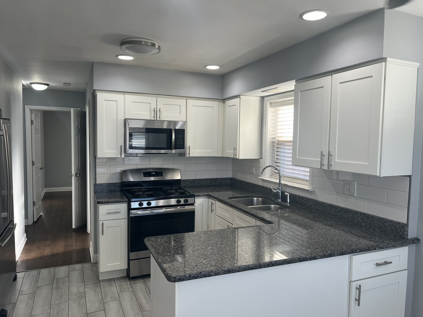 4744 S Lawler Avenue Property Photo 6