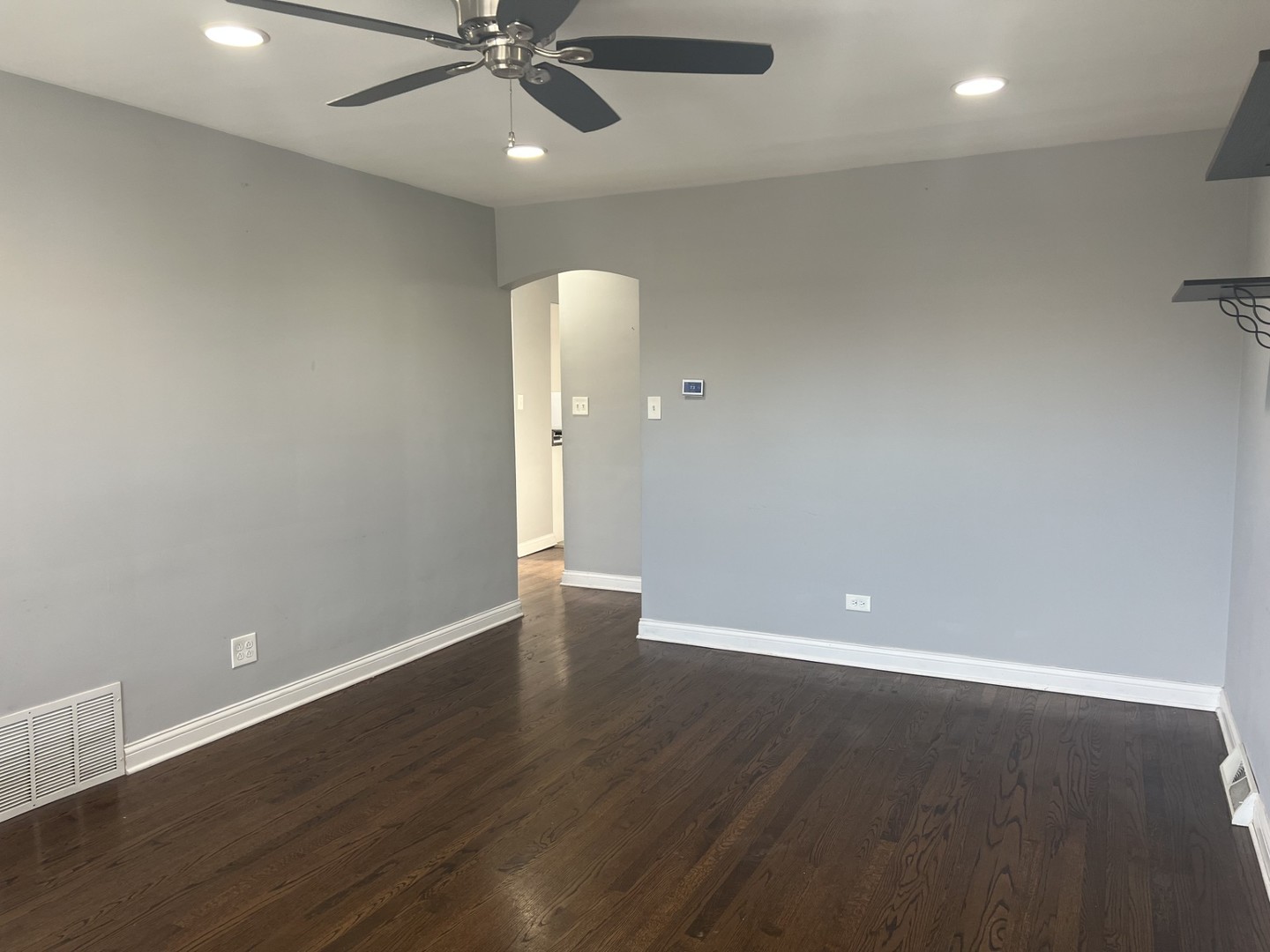 4744 S Lawler Avenue Property Photo 8