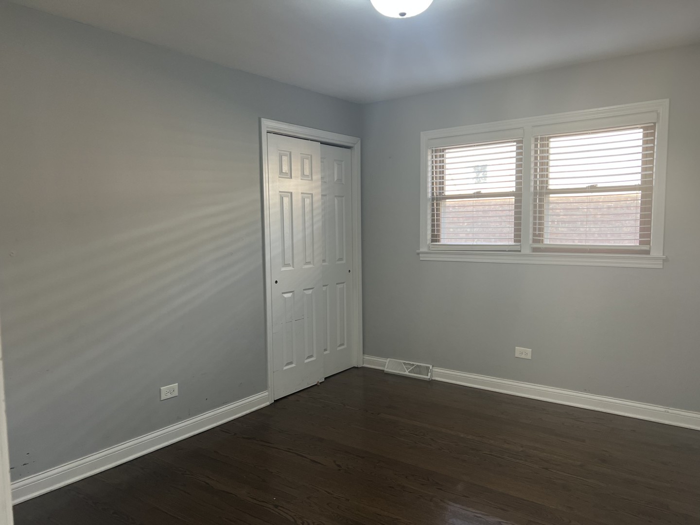 4744 S Lawler Avenue Property Photo 9