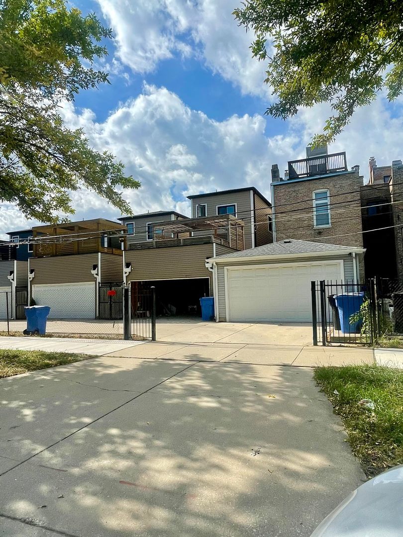 3407 S Calumet Ave Property Photo 43