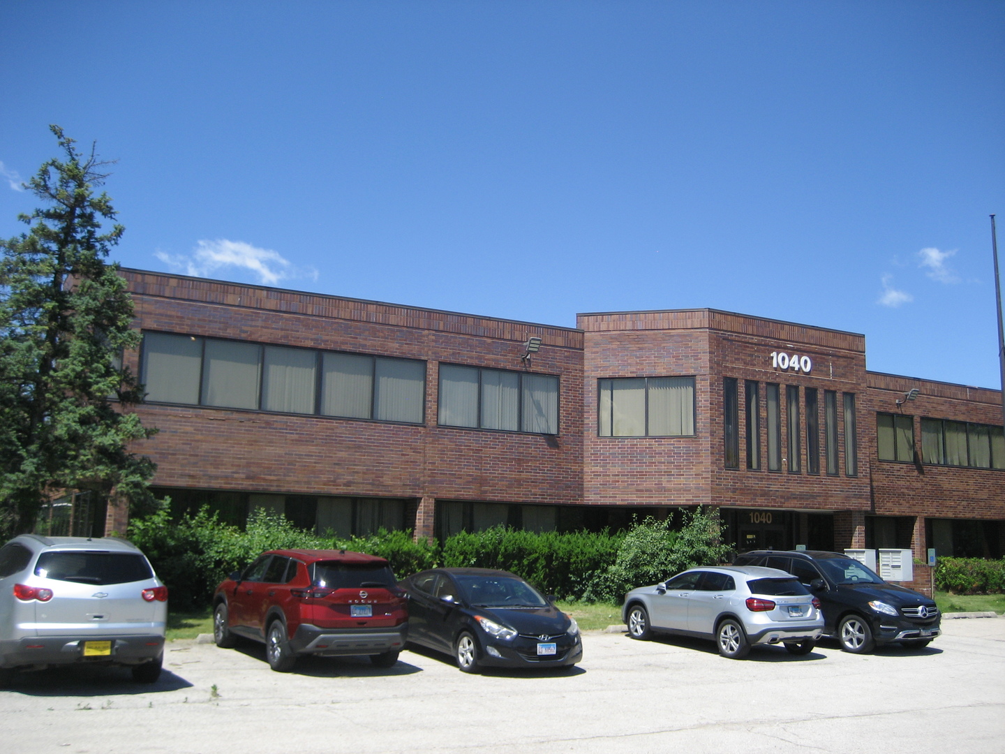 1040 S Milwaukee Avenue Property Photo 2