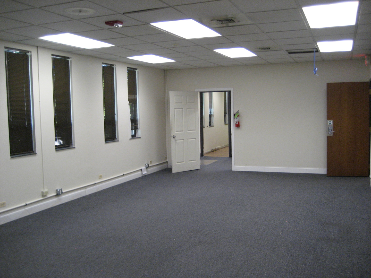 1040 S Milwaukee Avenue Property Photo 6