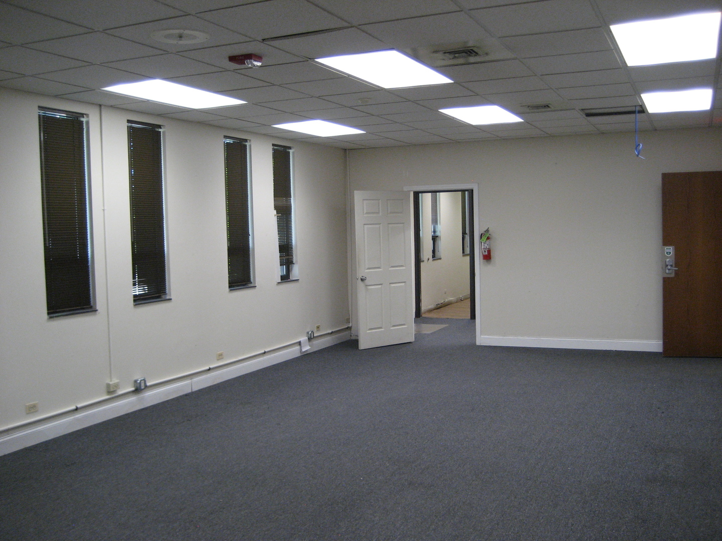 1040 S Milwaukee Avenue Property Photo 7
