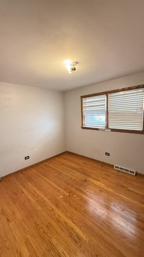 2703 S Lowe Avenue Property Photo 4