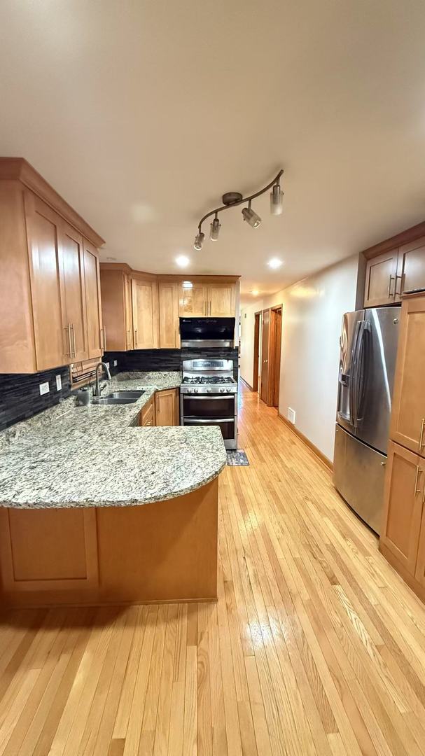 2703 S Lowe Avenue Property Photo 8
