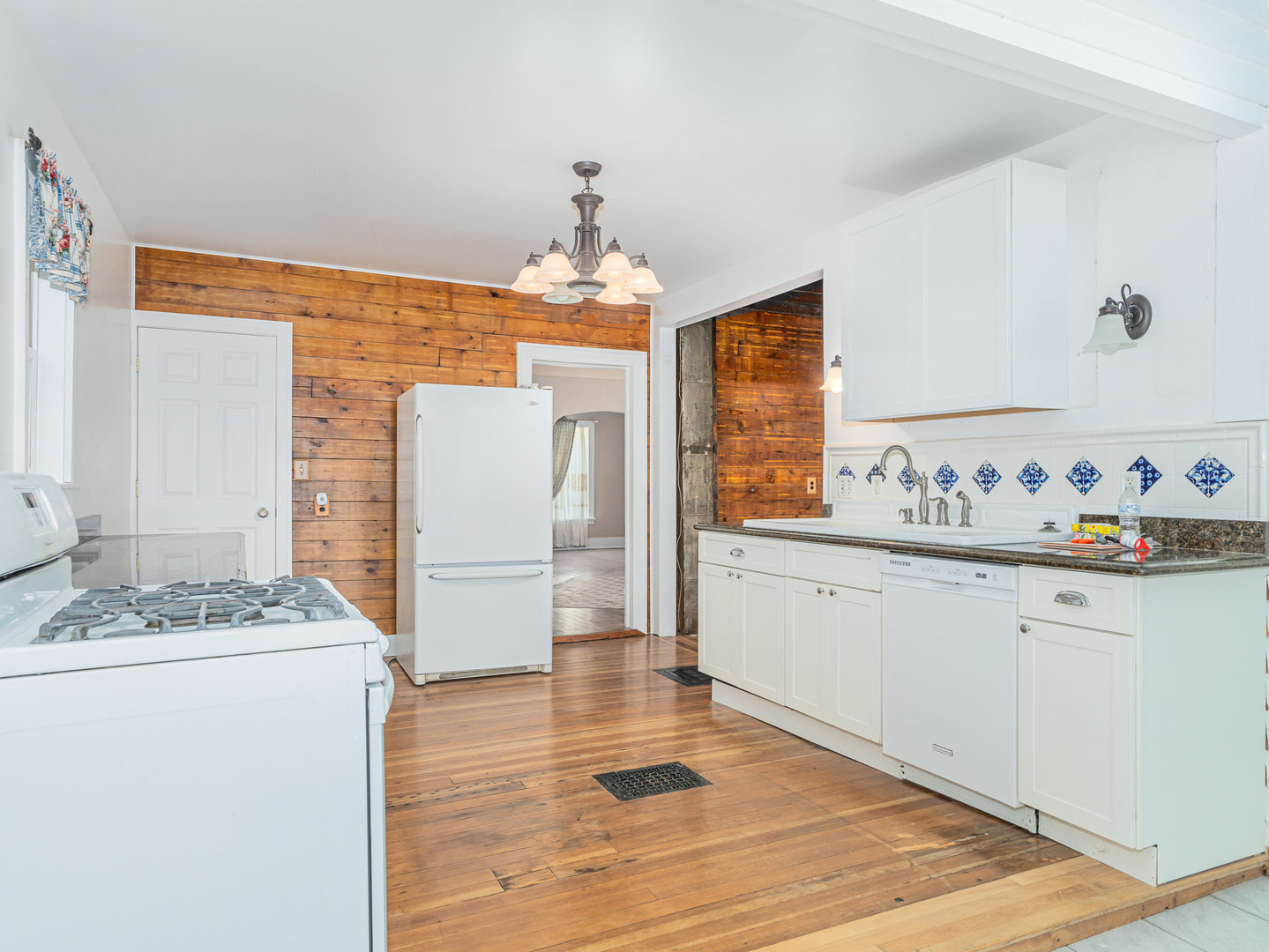 208 N Babcock St Property Photo 11