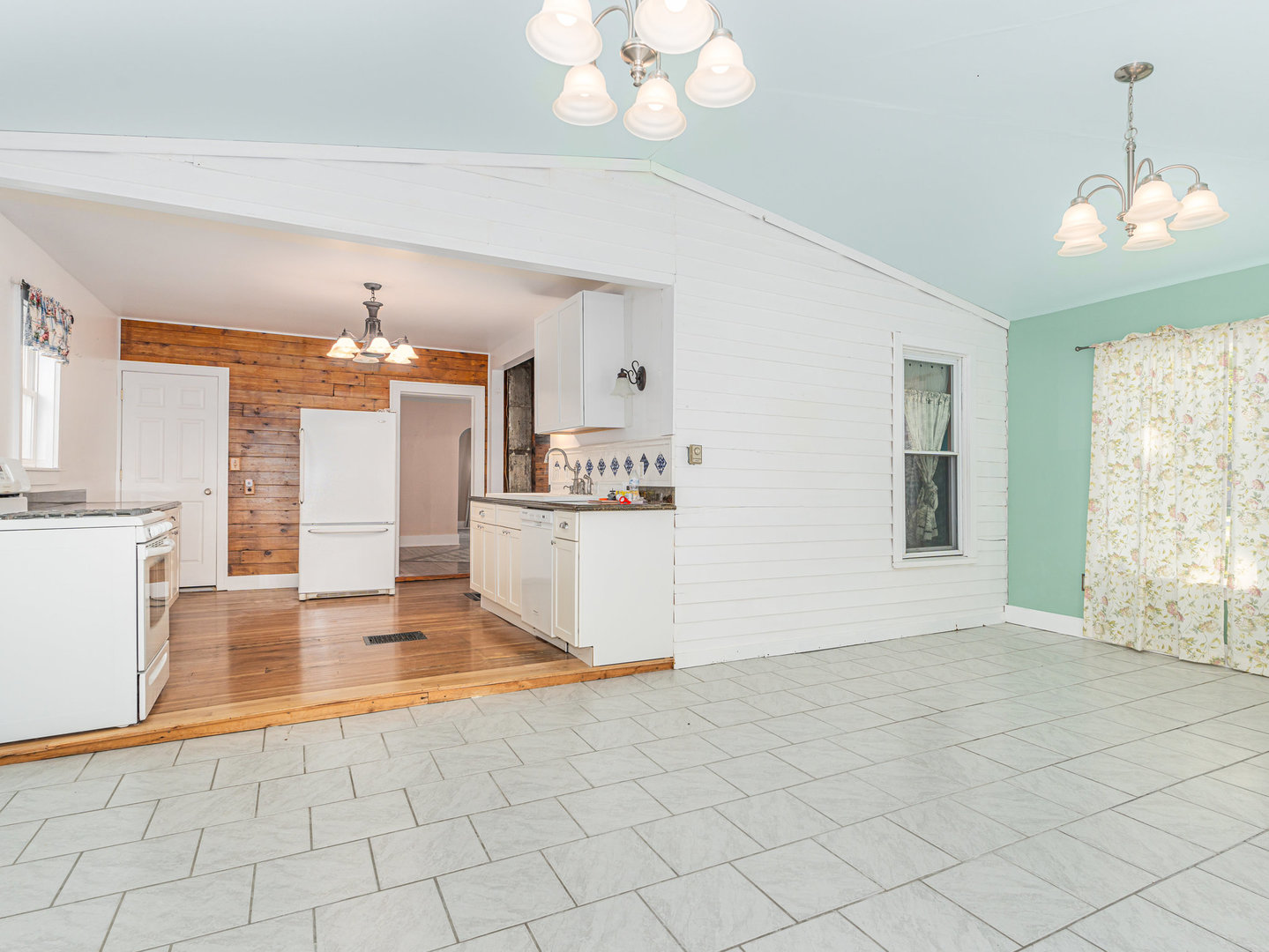208 N Babcock St Property Photo 14